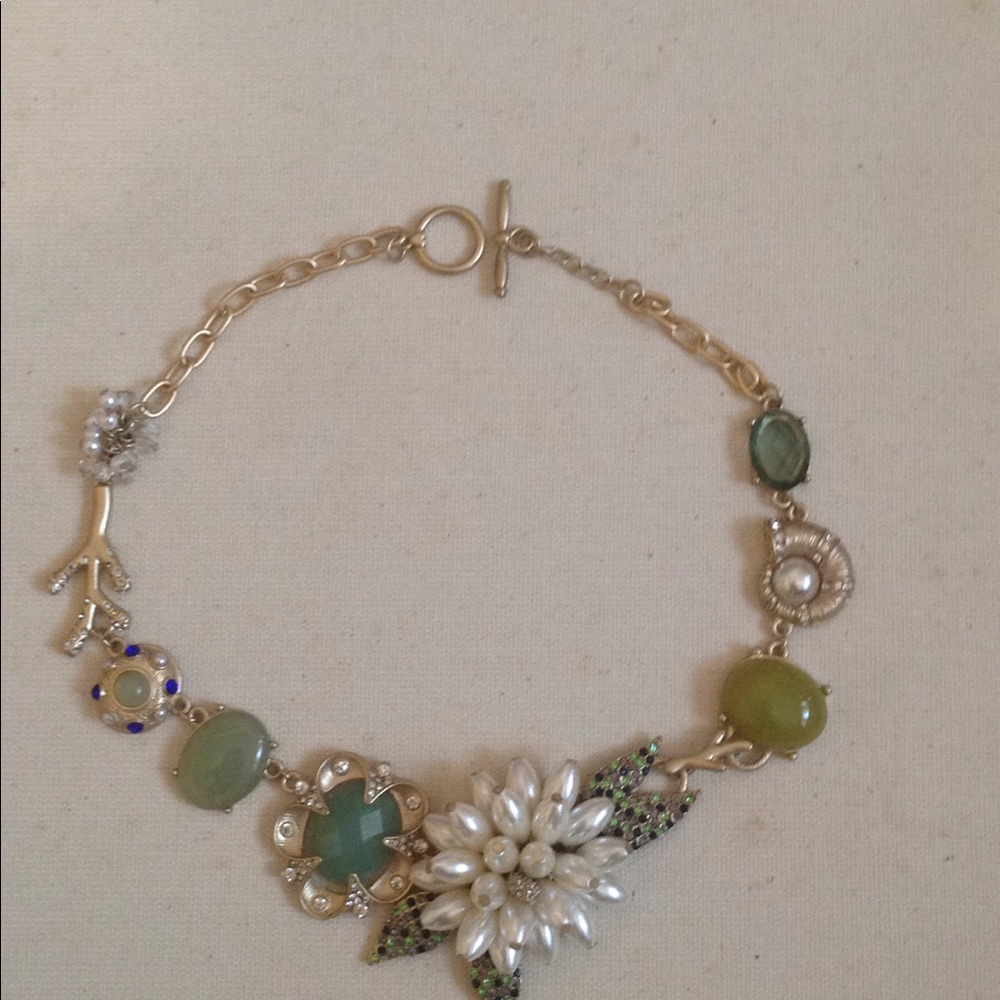 Lovely necklace with beaded flowers